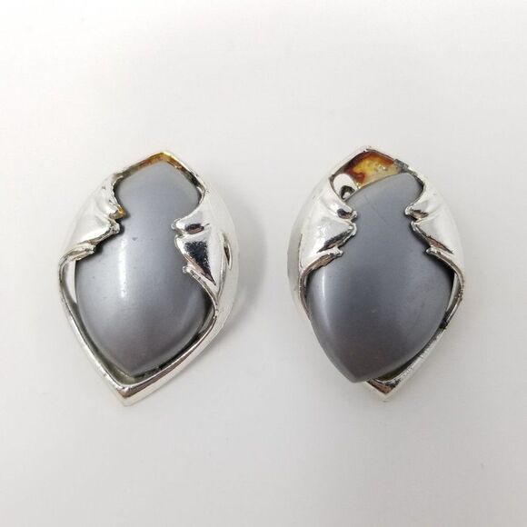 Vintage Funky Silver Tone and Gray Clip On Earrings, Retro Design, Estate - Picture 2 of 5